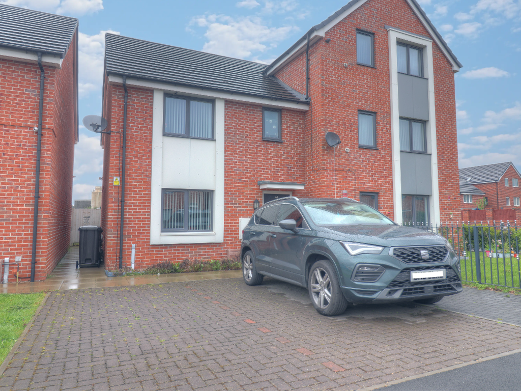 3 bed semidetached house for sale in Rainworth Road, Leicester LE5, £