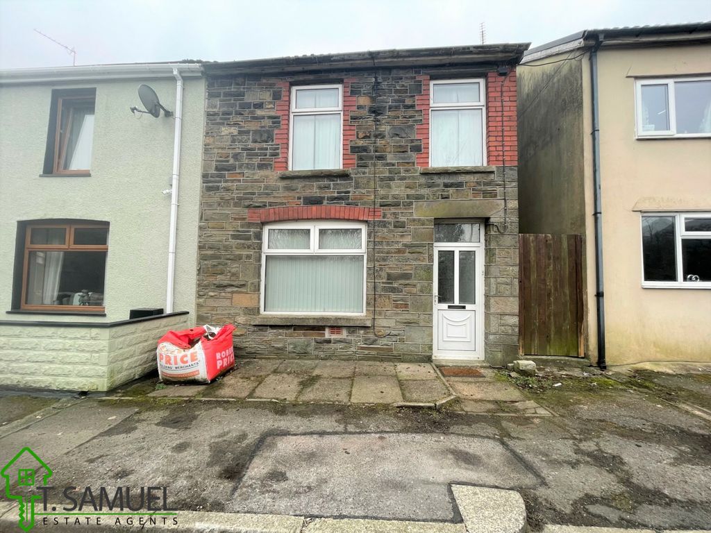3 bed end terrace house for sale in River Row, Abercynon, Mountain Ash