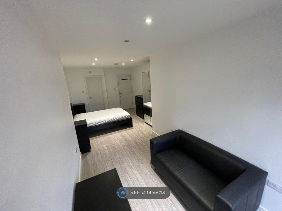 Room to rent in Drayton Road, Borehamwood WD6 Zoopla