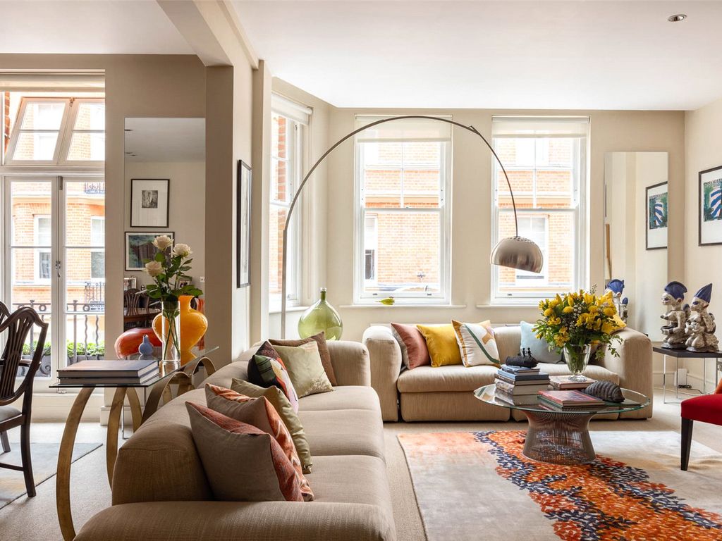 2 bed flat for sale in Cheyne Court, Royal Hospital Road, Chelsea SW3