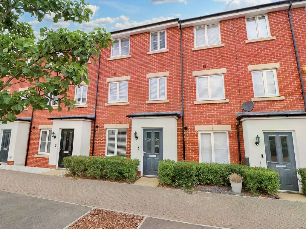 4 bed town house for sale in Le Marechal Avenue, Bursledon SO31 Zoopla