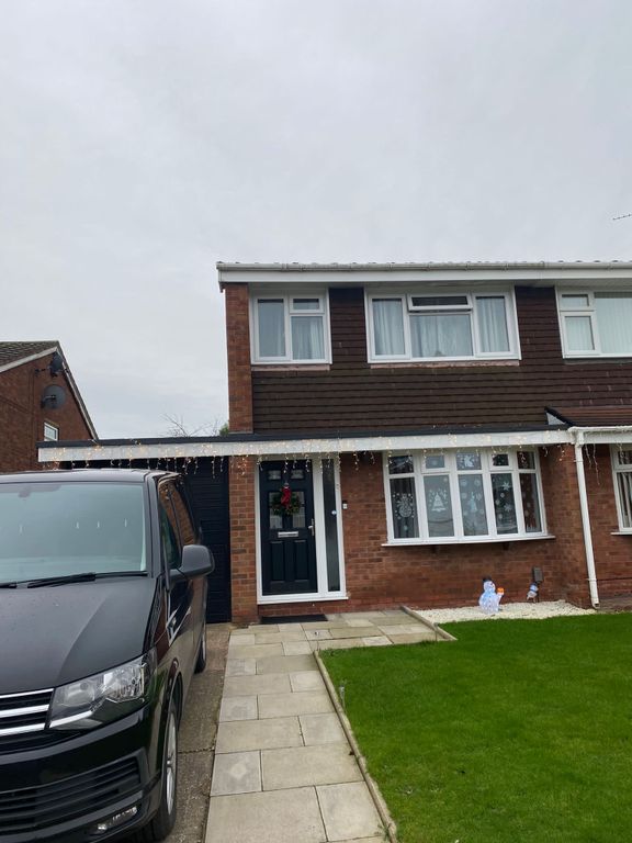 3 bed semidetached house for sale in Westmead Drive, Oldbury B68, £