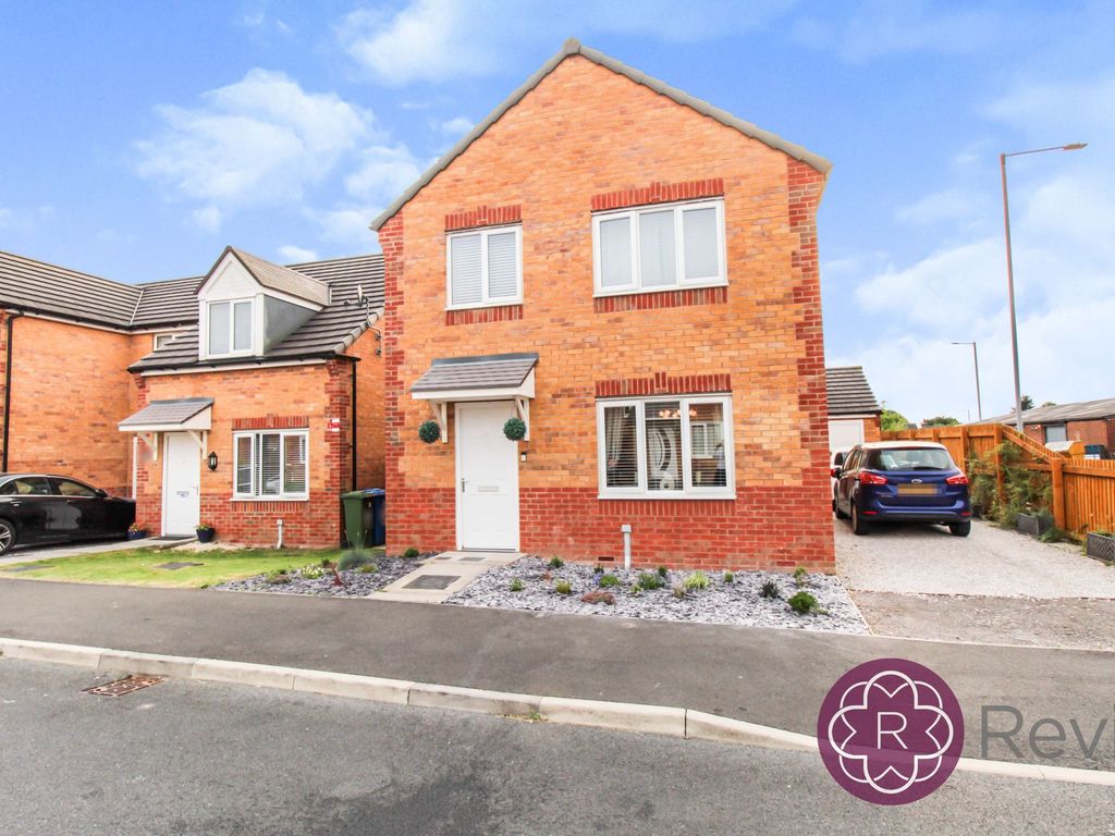 4 bed detached house for sale in Mackeson Drive, AshtonUnderLyne OL6