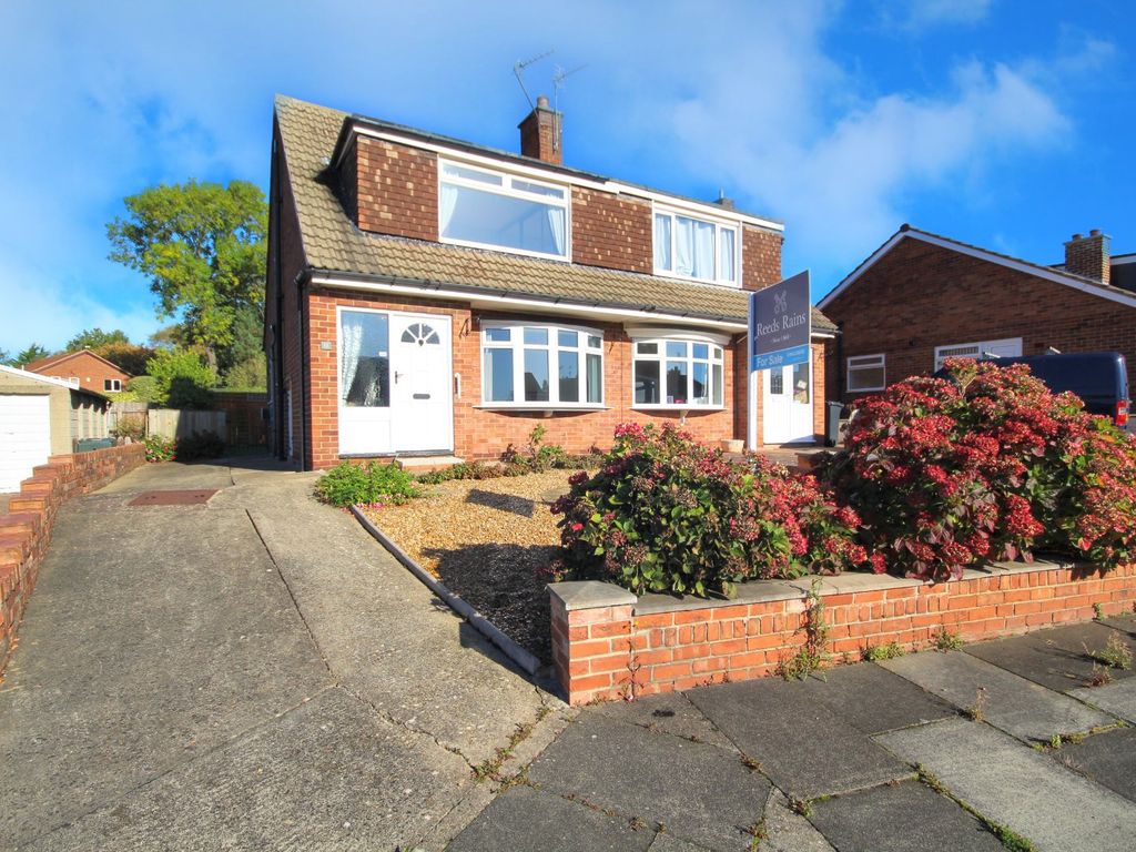 3 bed semidetached house for sale in Greatham Close, Middlesbrough