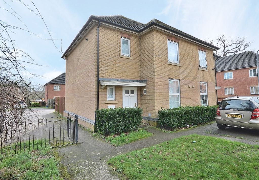 3 bed semidetached house for sale in Berrywood Close, Northampton NN5