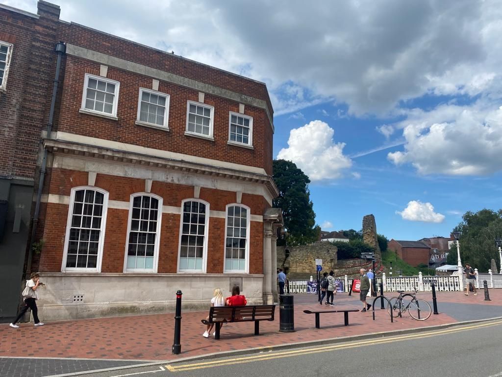 Commercial property to let in High Street, Tonbridge TN9, £75,000 pa