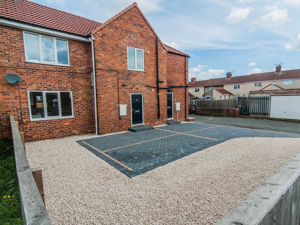 1 bed flat to rent in Holmes Carr Crescent, Rossington, Doncaster DN11