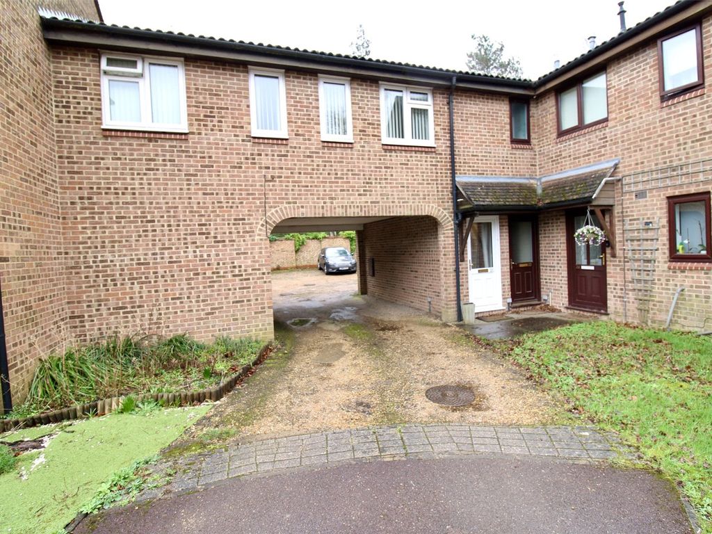 1 bed terraced house for sale in Froxfield Down, Bracknell, Berkshire