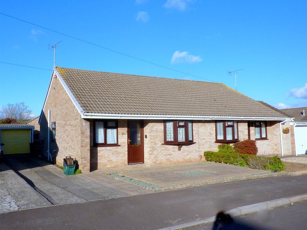2 bed semidetached bungalow to rent in Chancel Close, Nailsea, North