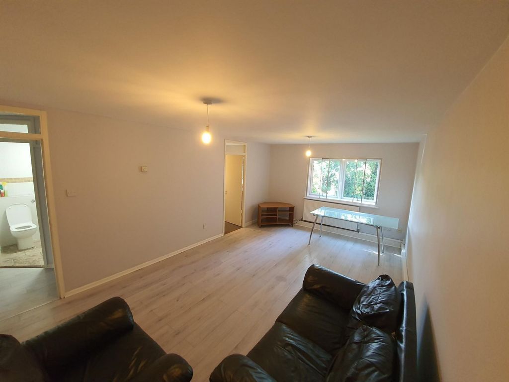 2 bed flat to rent in Wheatley Close, Hendon NW4 Zoopla