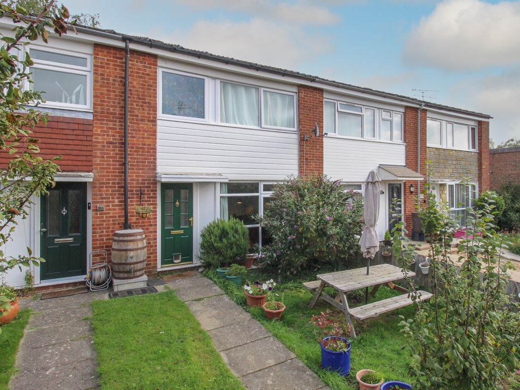 3 bed terraced house for sale in Knaves Hill, Linslade, Leighton