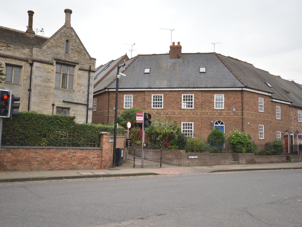 4 bed end terrace house to rent in Chicheley Cottages, Thrapston