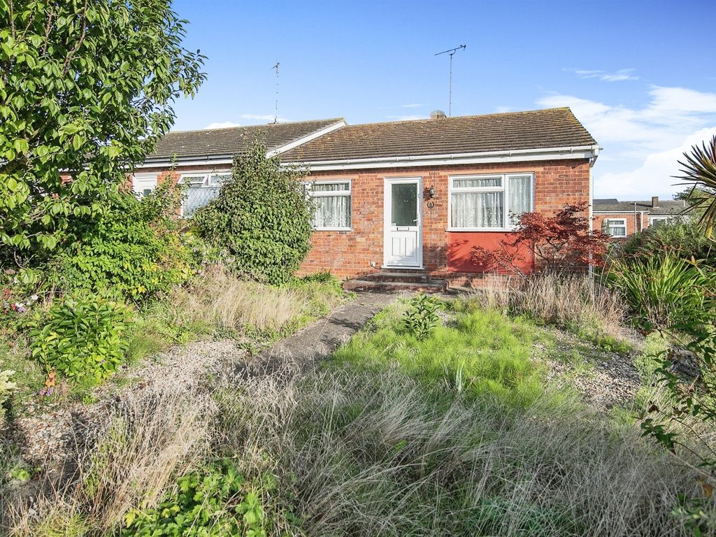 3 bed semidetached bungalow for sale in Pelham Close, Dovercourt