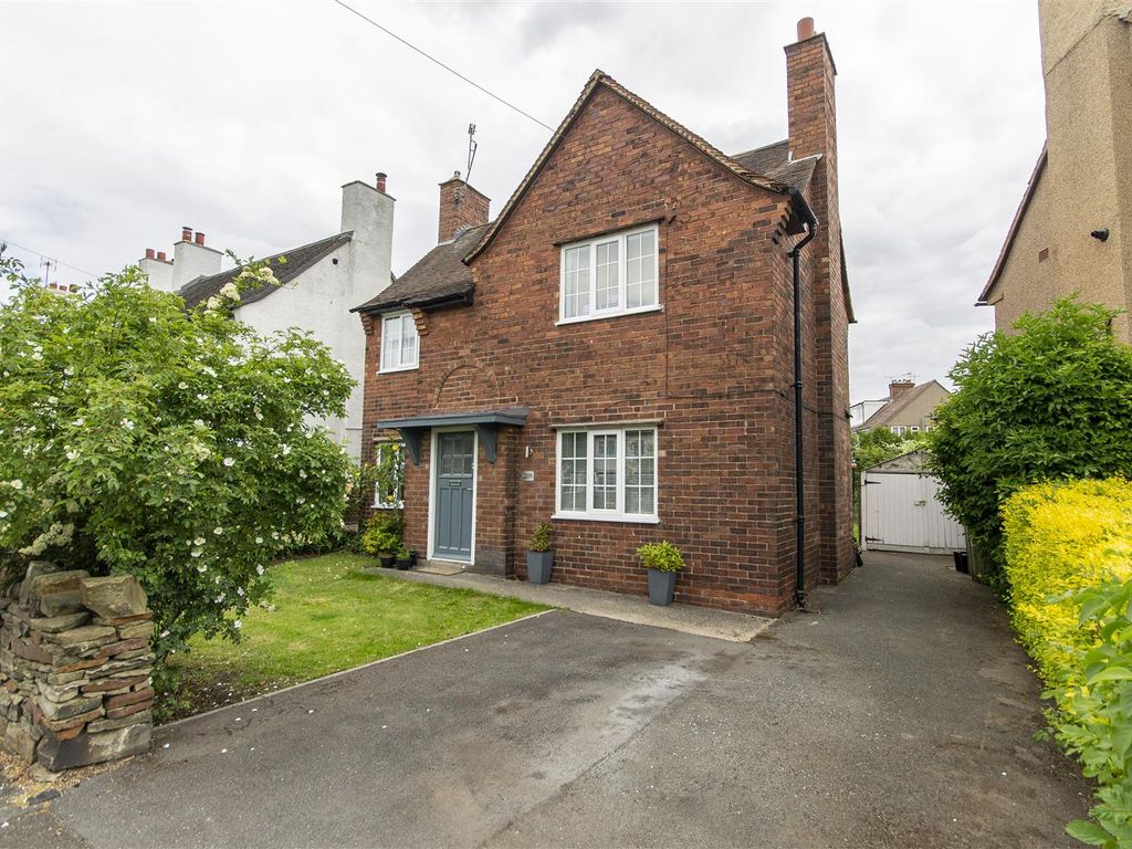 3 bed detached house for sale in Newbold Road, Newbold, Chesterfield