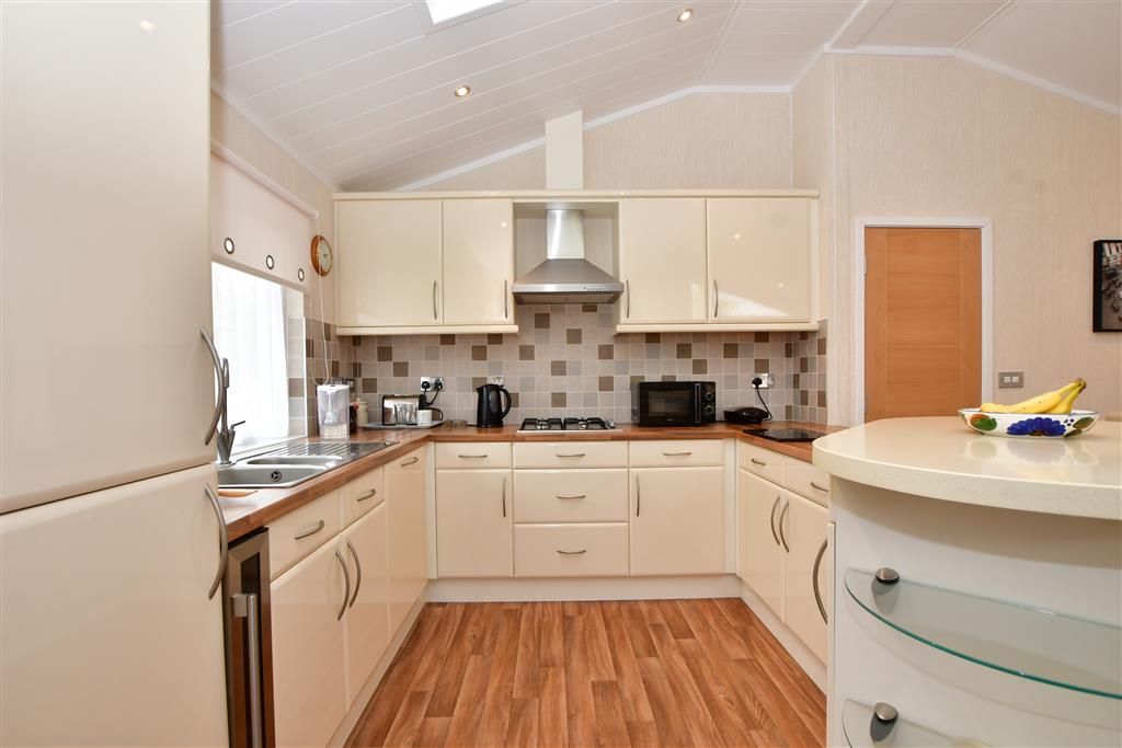 2 bed mobile/park home for sale in The Heath, East Malling, West