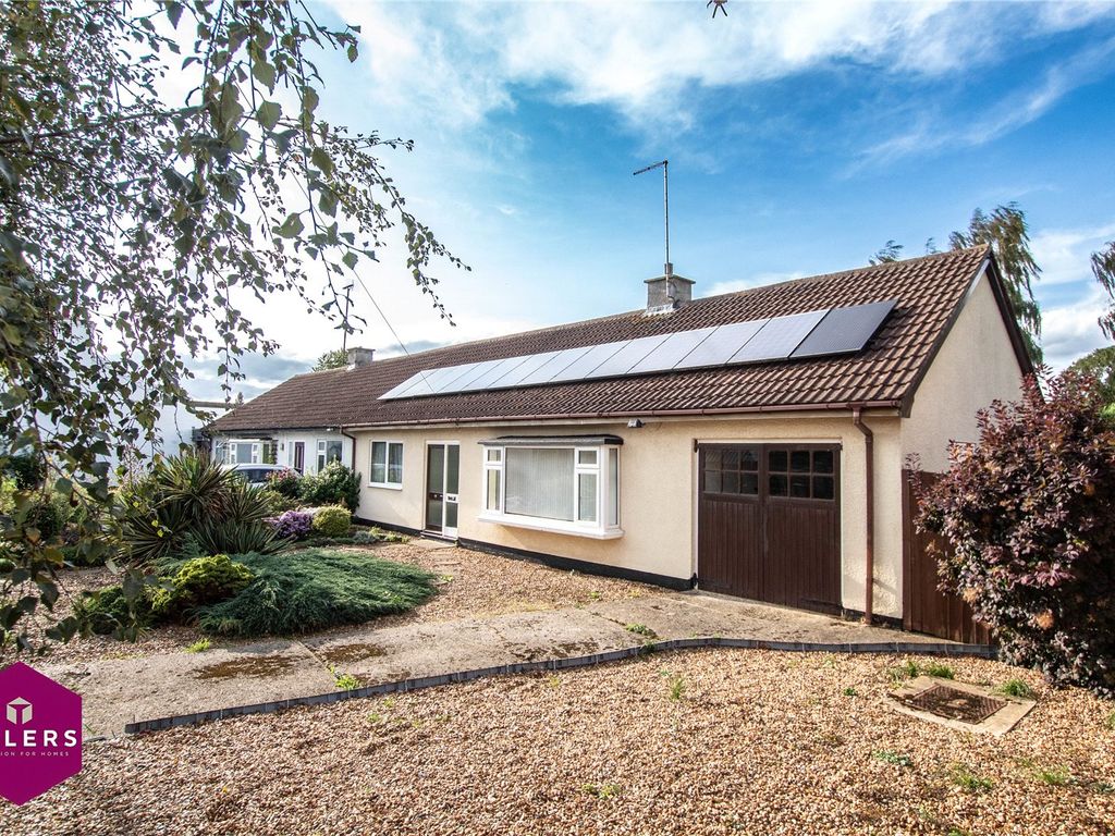 3 bed bungalow for sale in High Street, Oakington, Cambridge