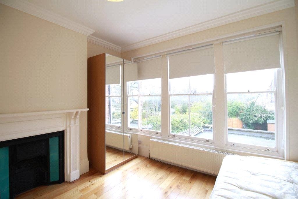 Studio to rent in Muswell Road, Muswell Hill, London N10, £1,000 pcm