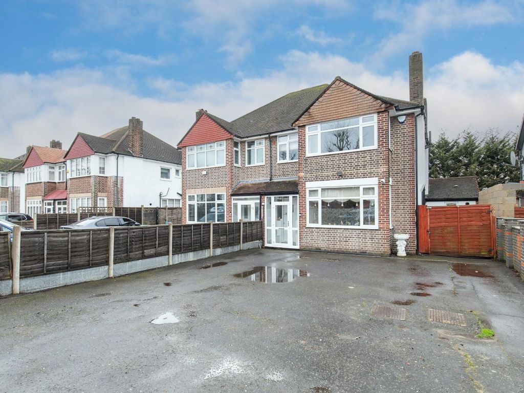 4 bed semidetached house for sale in Sidcup Road, London SE9, £600,000