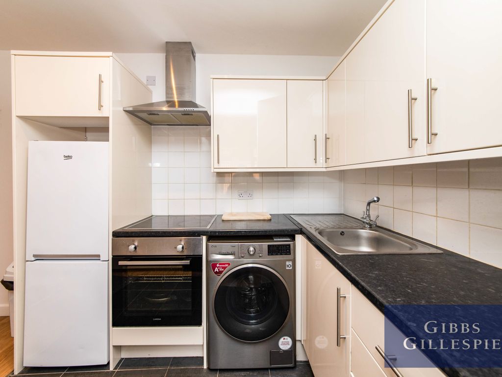 Studio to rent in Pembroke Road, Ruislip Manor, Ruislip HA4 Zoopla