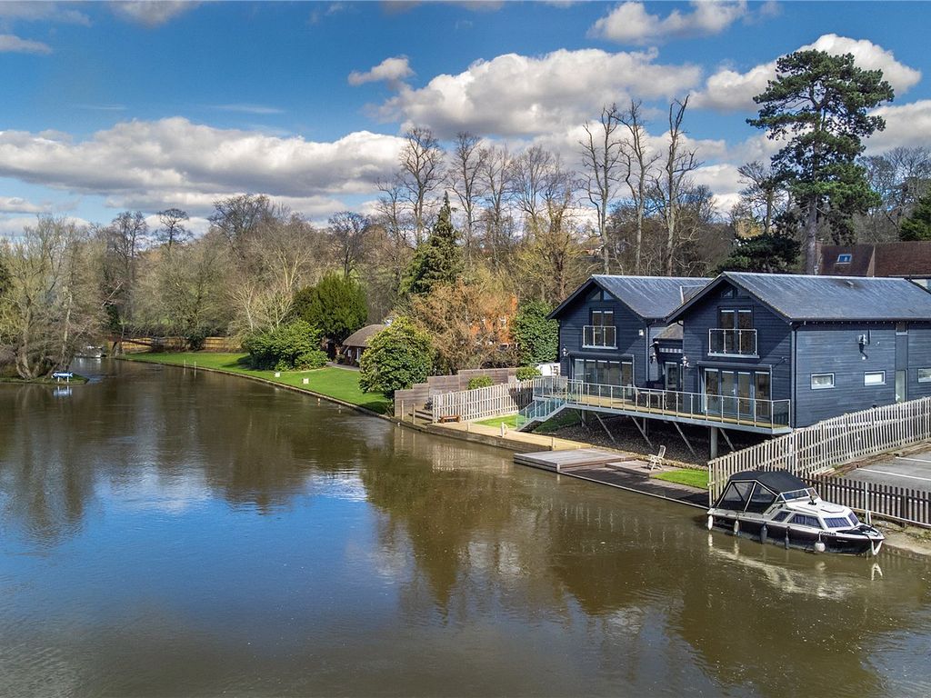 4 bed detached house for sale in Henley Road, Wargrave, Reading