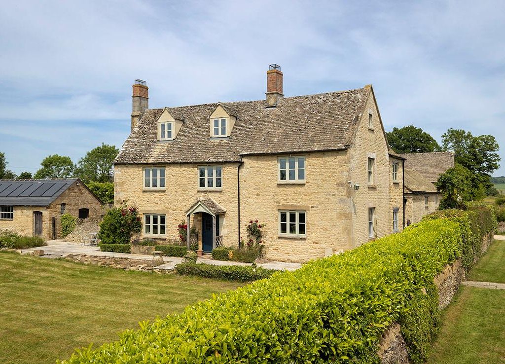 5 bed detached house for sale in Mount Farm, Kingham, Chipping Norton