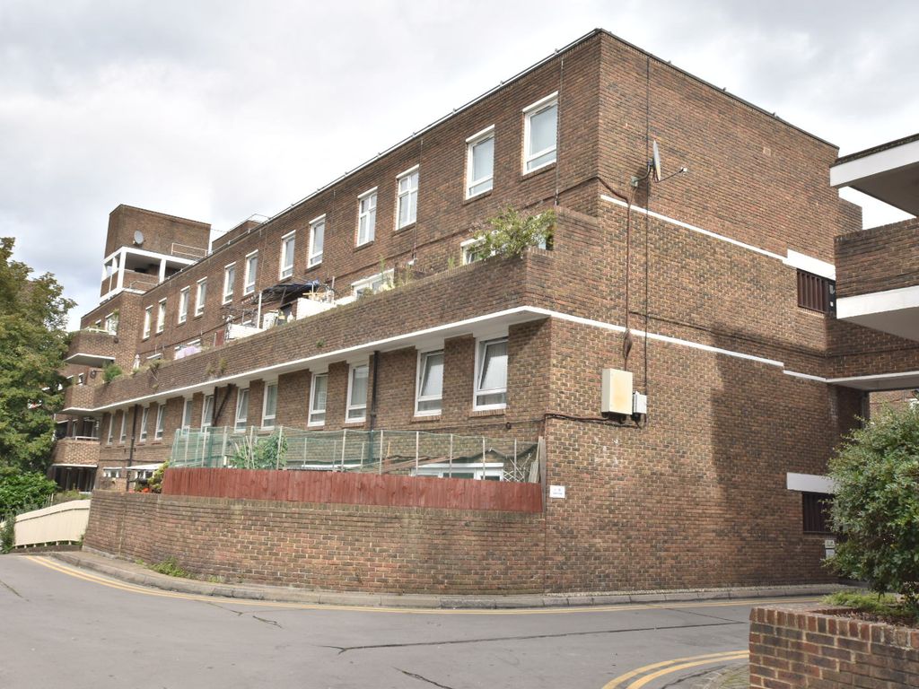 3 bed for sale in Lipton Road, London, Greater E1, £400,000