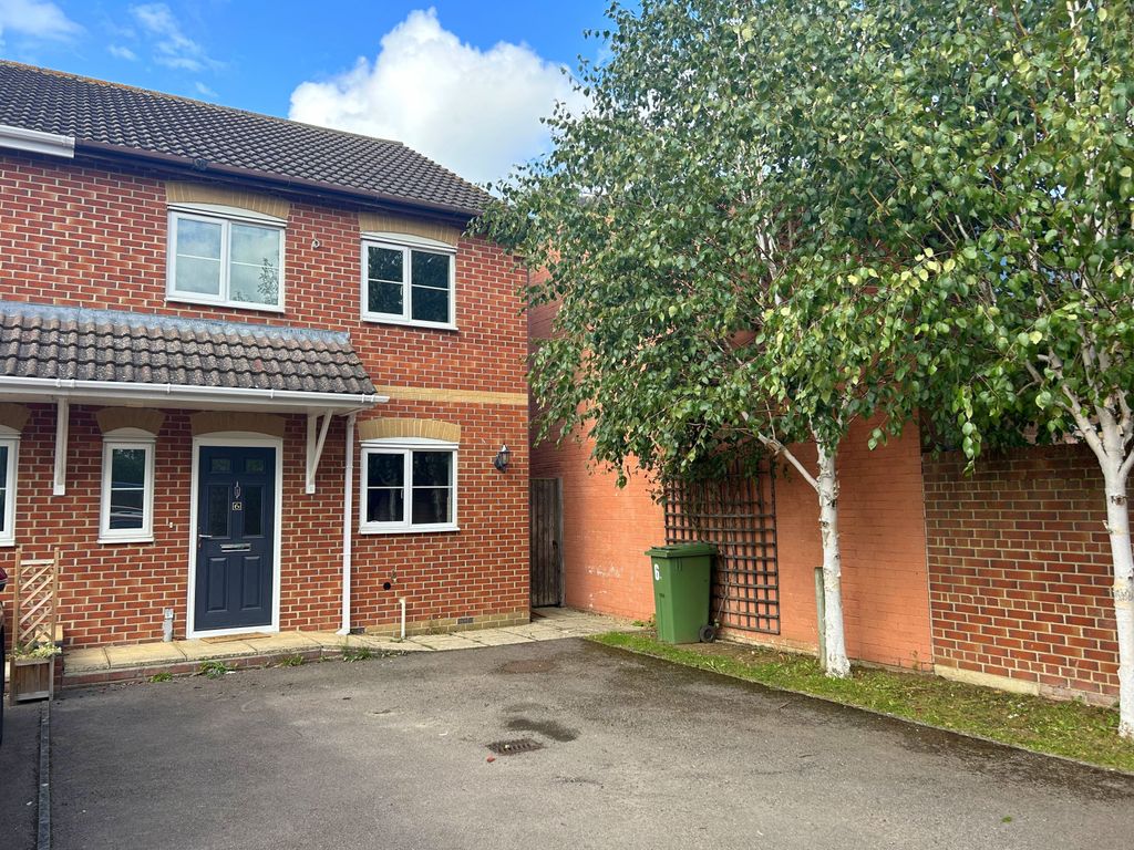 3 bed semidetached house for sale in Merrett Close, Northway