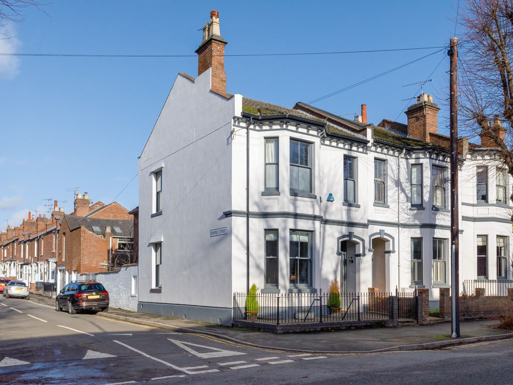 6 bed end terrace house for sale in Leicester Street, Leamington Spa