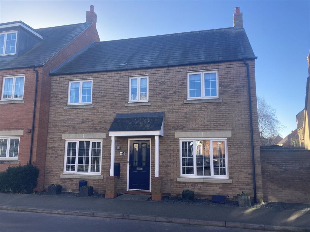 4 bed end terrace house for sale in Highfield Drive, Littleport, Ely