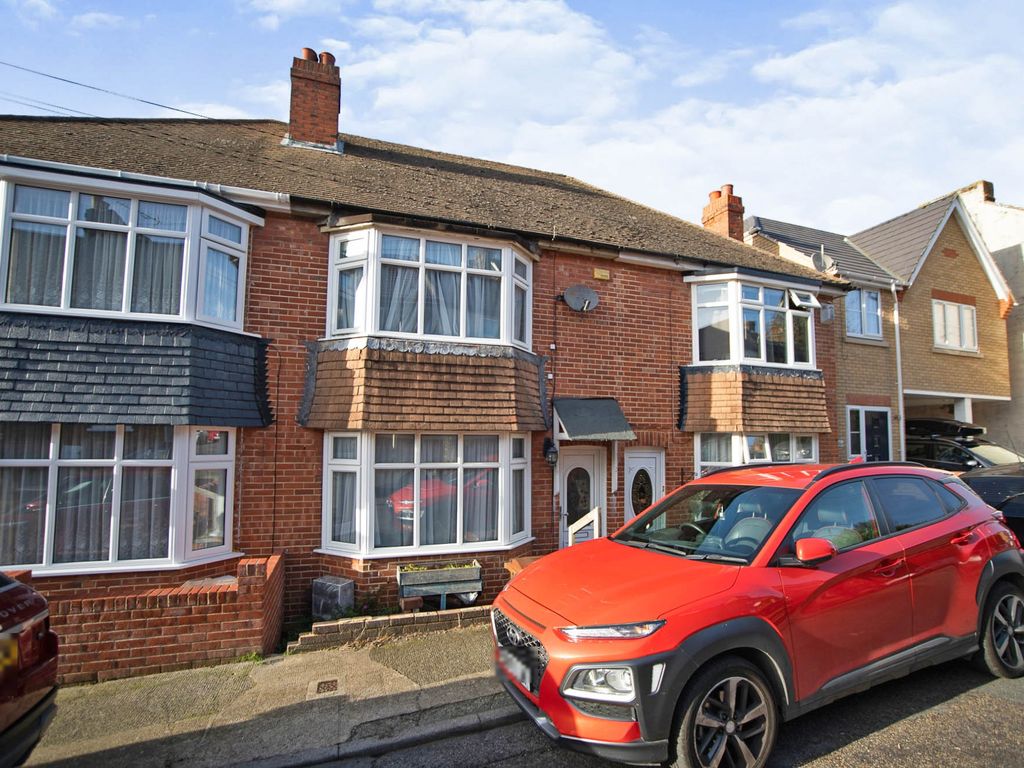 3 bed terraced house for sale in Sidney Road, Rochester ME1 Zoopla