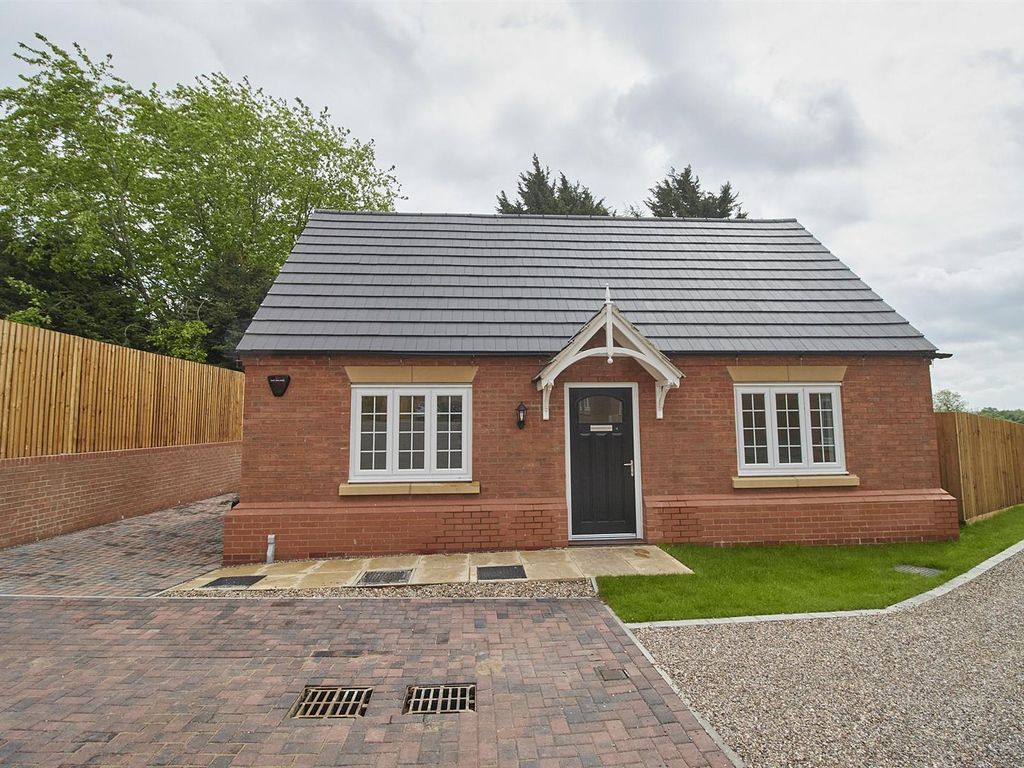 3 bed detached bungalow to rent in St. Marys Court, Barwell, Leicester