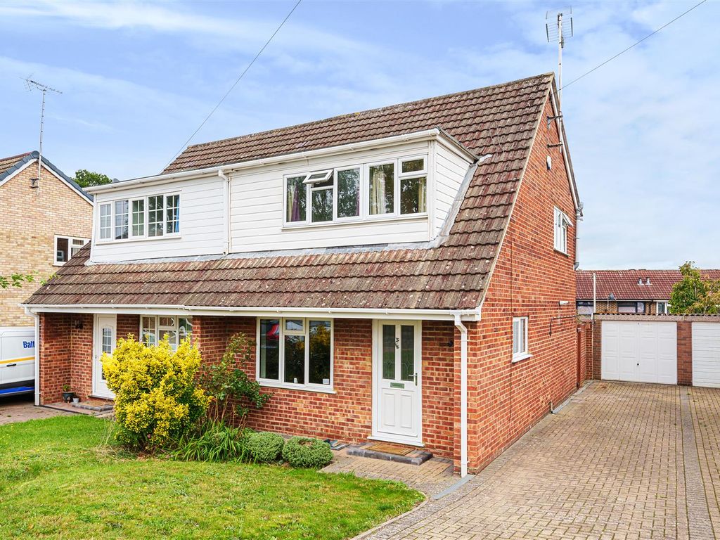 3 bed semidetached house for sale in Byways, Yateley, Hampshire GU46