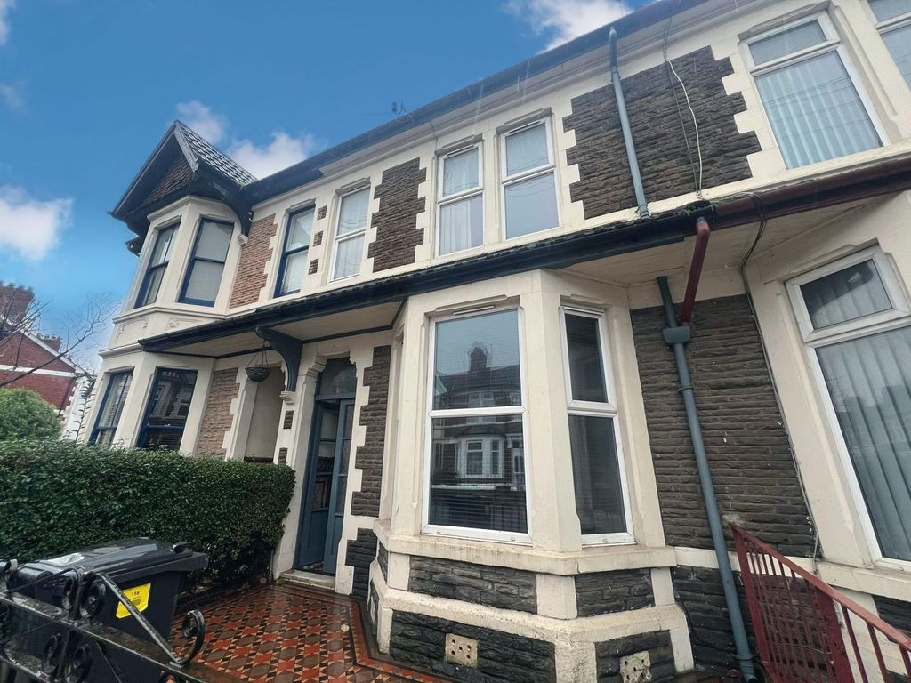 3 bed property to rent in Moorland Road, Splott, Cardiff CF24, £1,000