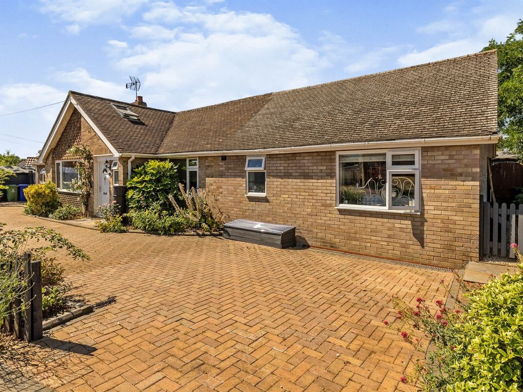 5 bed detached bungalow for sale in Horton Road, Middleton Cheney