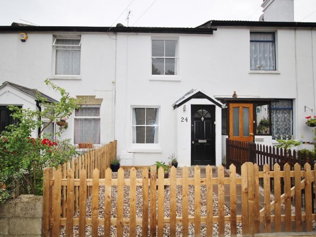 2 bed terraced house to rent in Golding Road, Sevenoaks TN13, £1,750