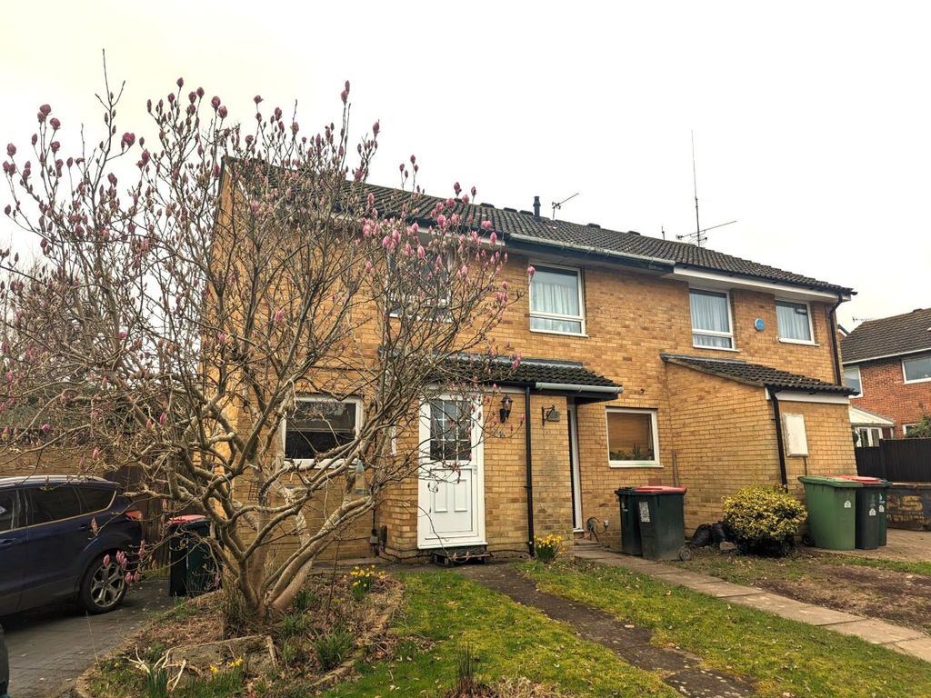 2 bed semidetached house to rent in Stace Way, Worth, Crawley RH10, £