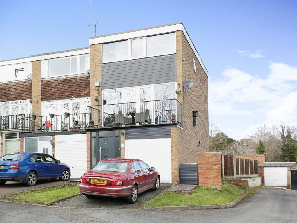 4 bed town house for sale in Lodge Close, Mancetter, Atherstone CV9