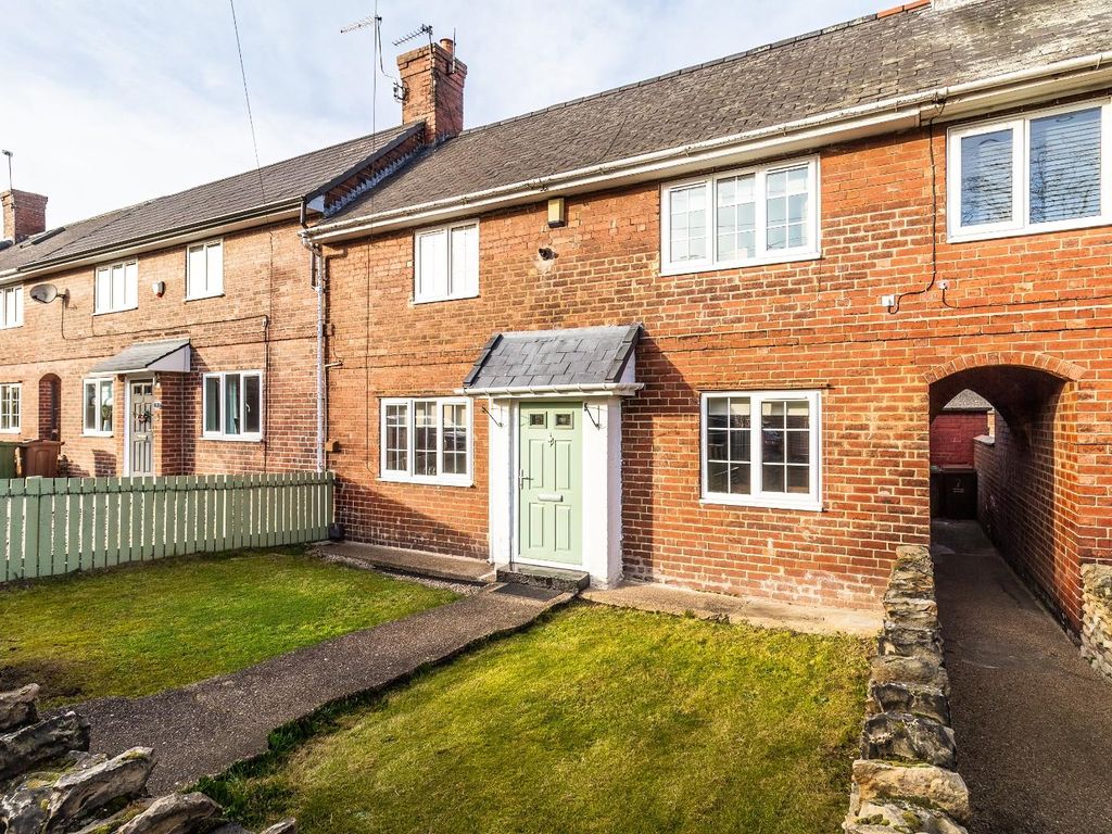 3 bed town house for sale in Appletree Road, Featherstone, Pontefract