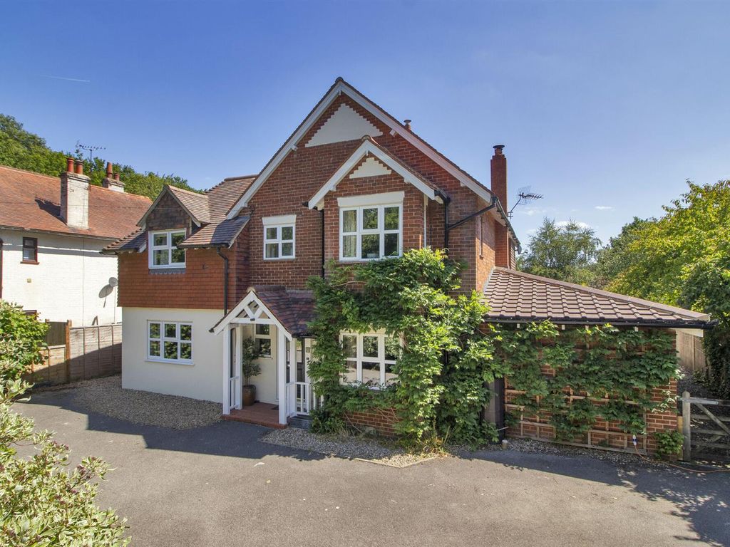 5 bed detached house for sale in London Road, Hildenborough, Tonbridge