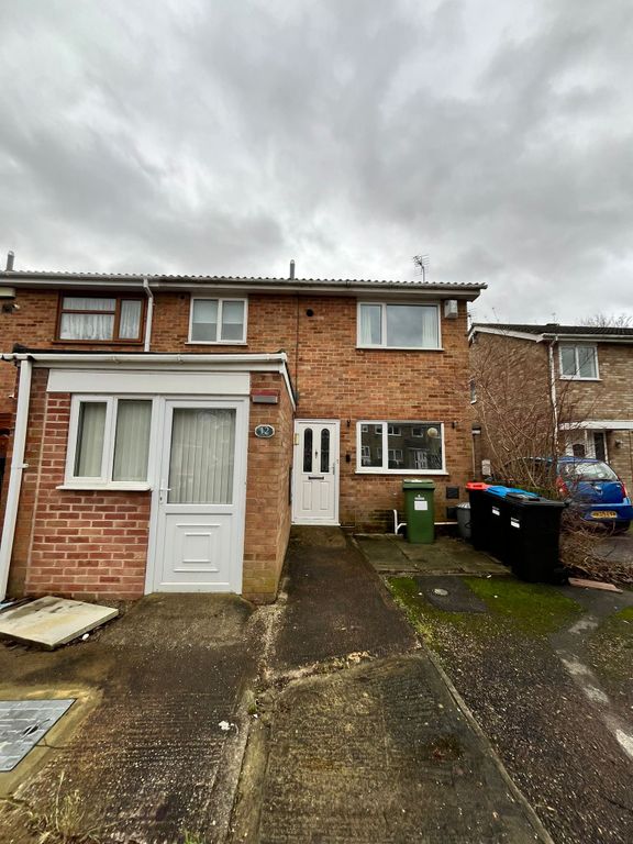 3 bed semidetached house to rent in Cromarty Court, Bletchley, Milton