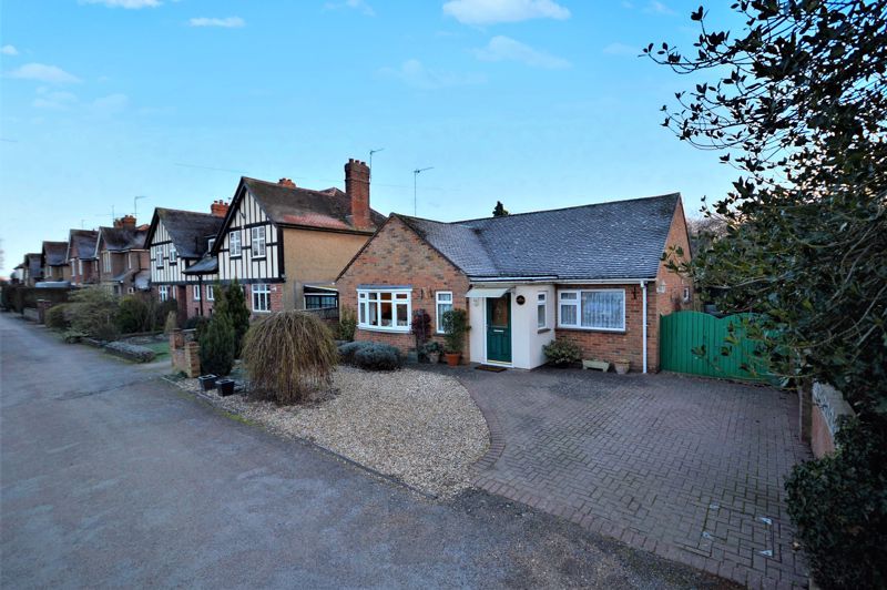 2 bed detached bungalow for sale in Chiltern Grove, Thame OX9 Zoopla