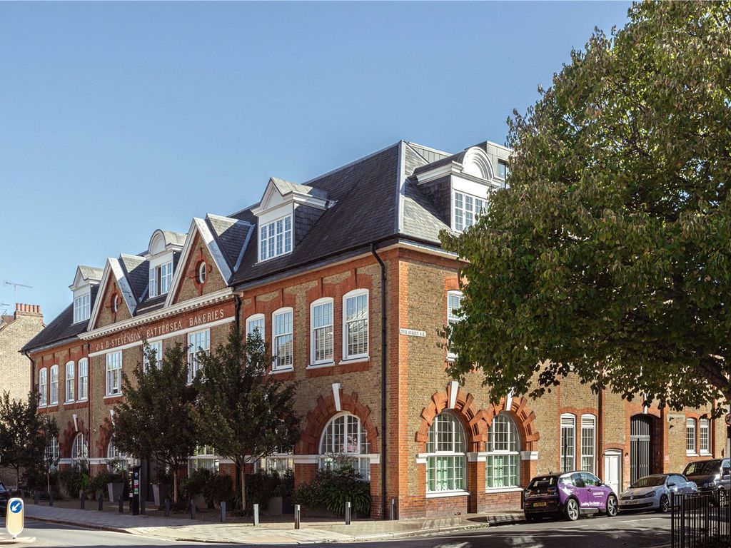 Parkgate Road, London SW11  