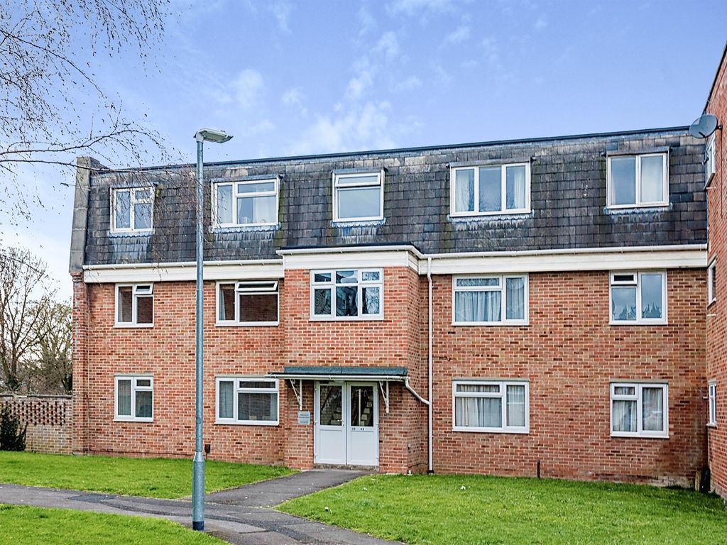 2 bed flat for sale in Trent Road, Swindon SN25 Zoopla