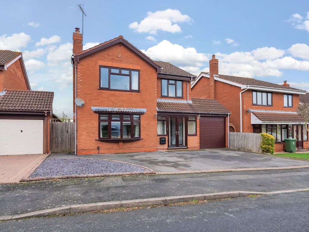 4 bed detached house for sale in Shirehampton Close, heath, Redditch