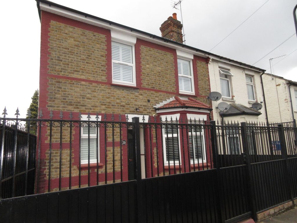 3 bed semidetached house for sale in Beverley Road, Southall UB2 Zoopla