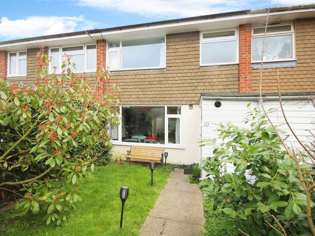 3 bed terraced house for sale in The Grove, Twyford, Reading RG10, £