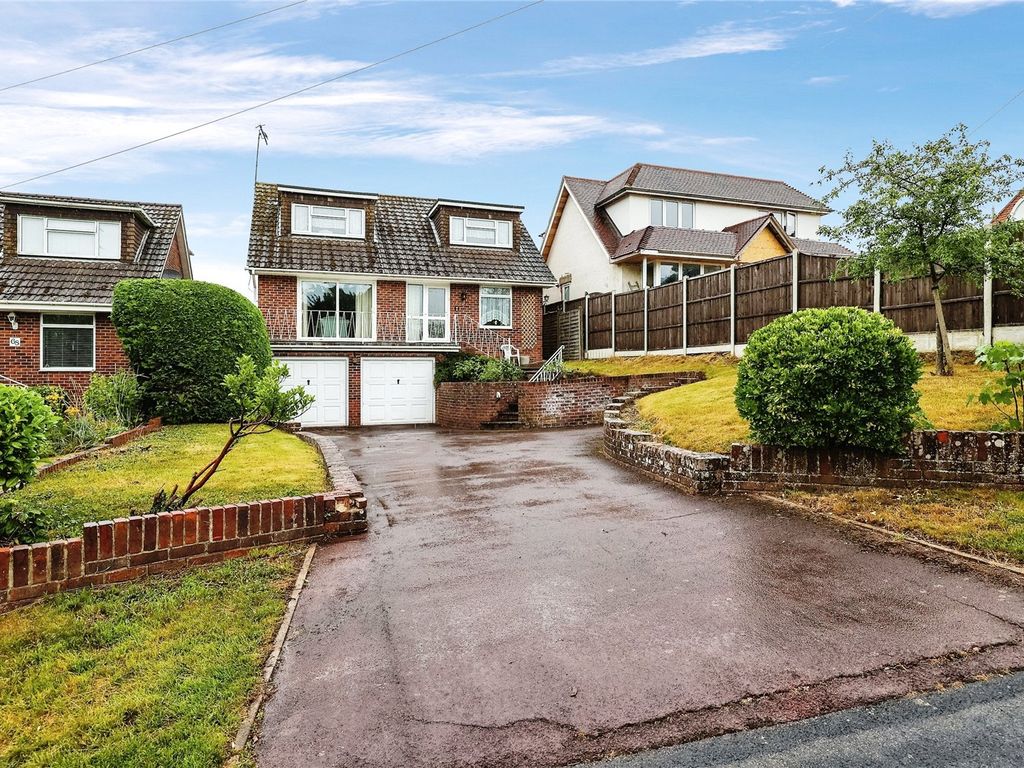 4 bed detached house for sale in South Road, Horndean, Waterlooville