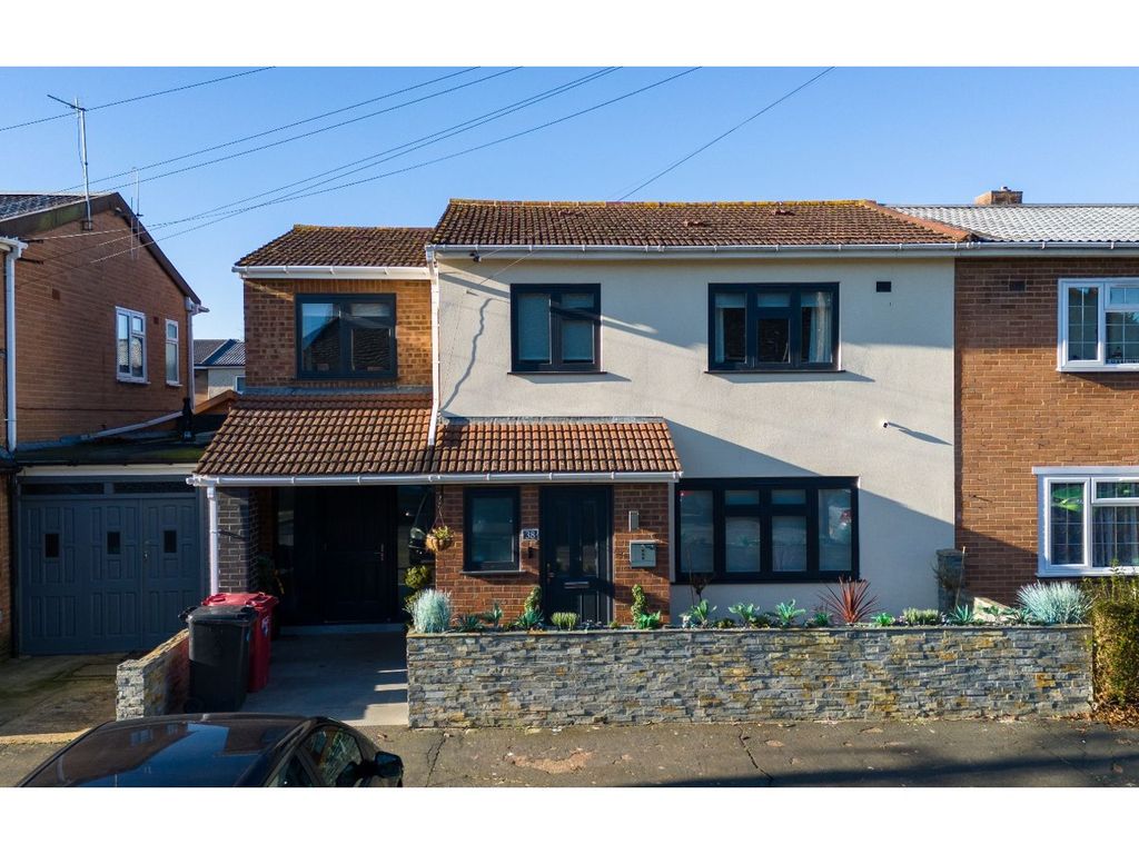 5 bed semidetached house for sale in Cromwell Drive, Slough SL1, £