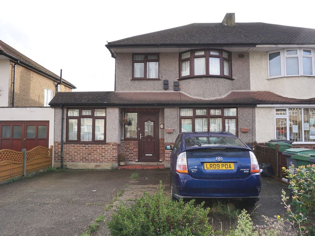 4 bed semidetached house for sale in Bridge Road, Chessington, Surrey