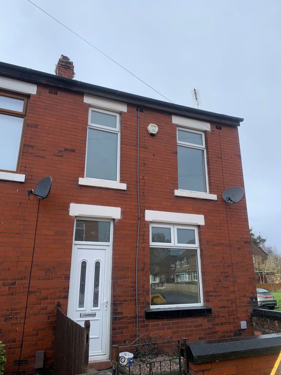 3 bed terraced house to rent in Elm Avenue, Radcliffe, Manchester M26